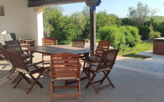 Seaside Villa with Hot Tub, 5mins walk from the sea