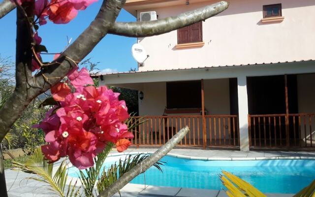 Beautiful 4-bed Villa Pool & Maid in La Preneuse