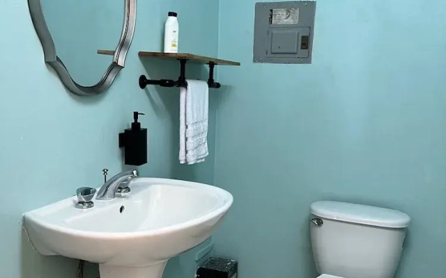The Waterfront Inn - Hostel