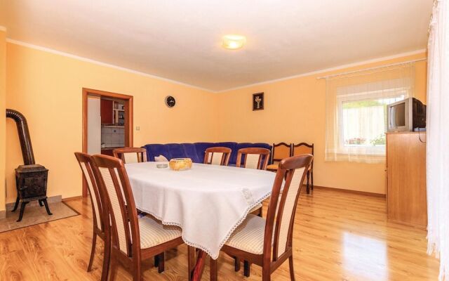 Amazing Apartment in Grizane With 3 Bedrooms