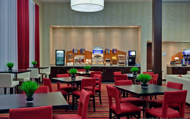 Holiday Inn Express & Suites Chatham South by IHG