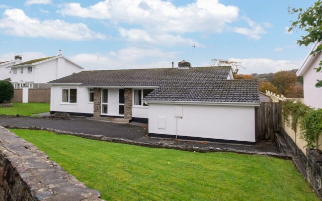 Homely Holiday Home in Saundersfoot With Garden
