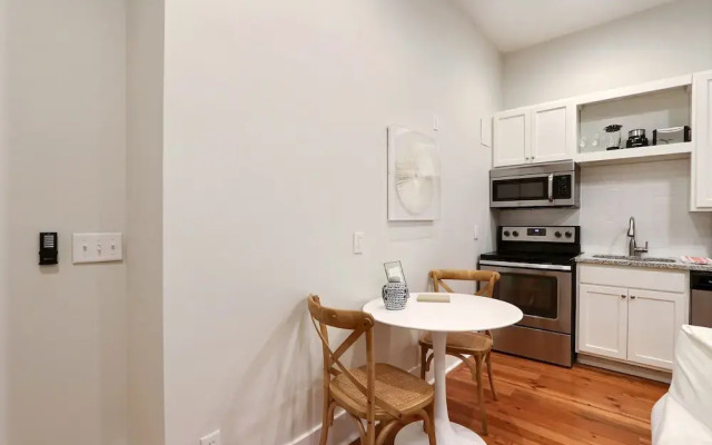 Gallery Stays - Parkside Suite