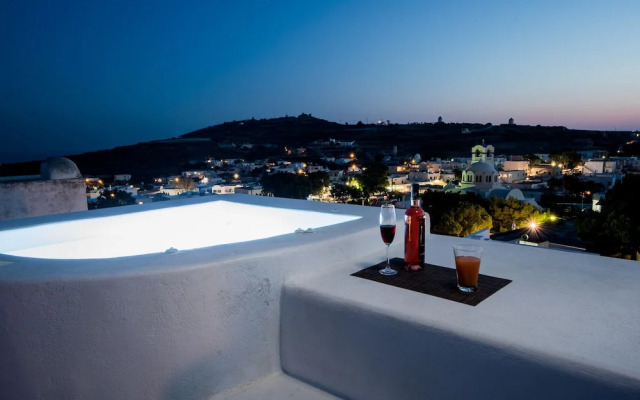 The Luna Suite with Hot Tub