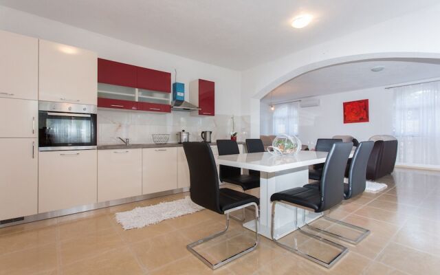 Apartments Tea & Nika