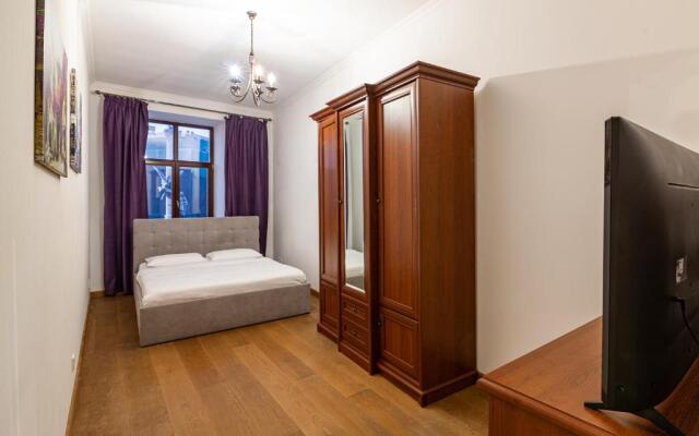 Romari площа Міцкевича