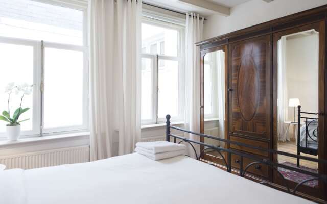 Herengracht Canal Apartment