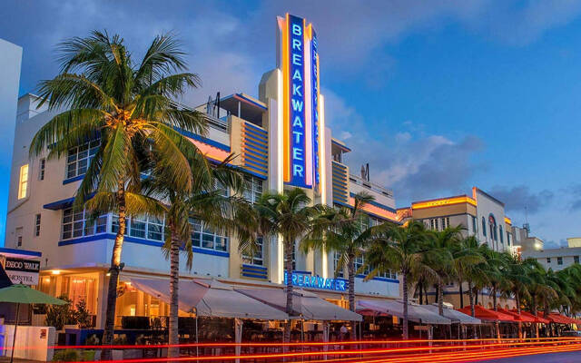 Hotel Breakwater South Beach