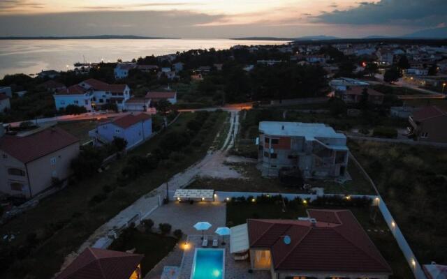 Lux stone house with pool, jacuzzi, sauna near beach