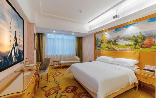 Vienna Hotel (Huizhou Zhongkai High-speed Railway Station Green Fairy Tale Branch) – Guest Rooms – Huizhou