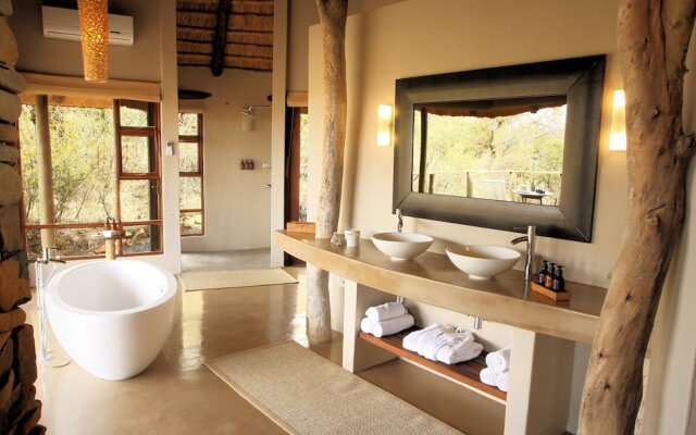 Nambiti Plains Private Game Lodge