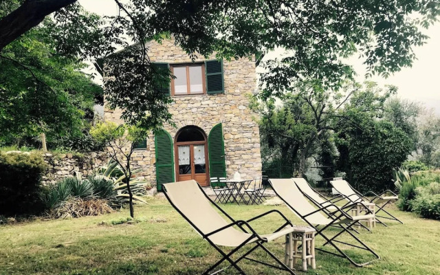 Panoramic Rural House With Garden