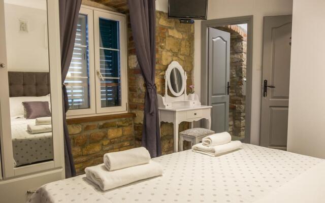 XIV Century rooms