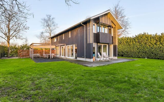 Spacious and Stylish Family Home in Grou