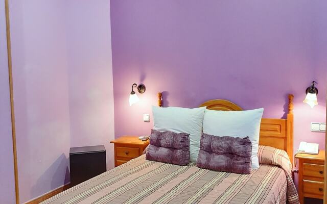 Hostal Las Fuentes - Adults Only