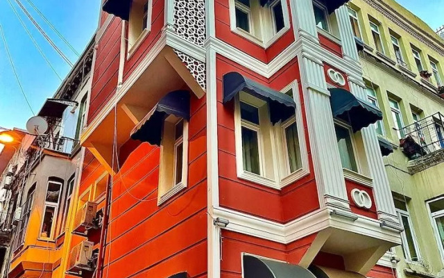 Taksim Red Suite