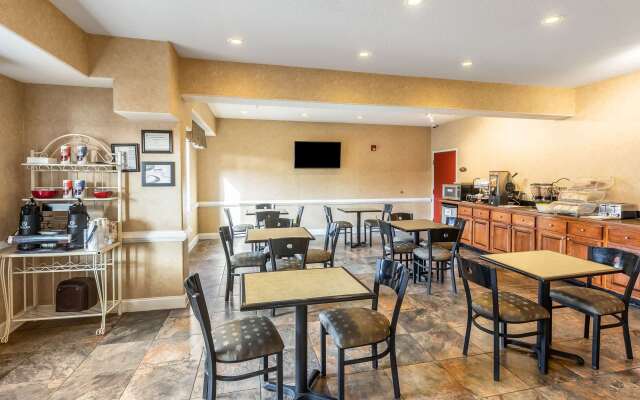 Econo Lodge Inn & Suites Douglasville