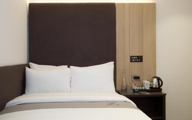 The Z Hotel City