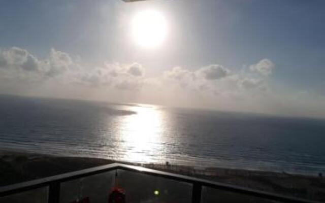 110 sqm Luxury Apartment On The Sea