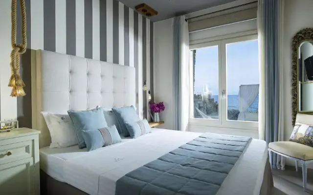 Paradisso Luxury Beach Villas