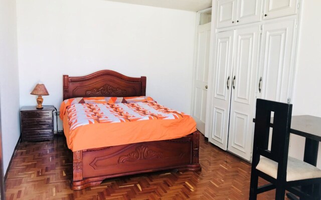 Blue Door Housing Modern Quito - Hostel