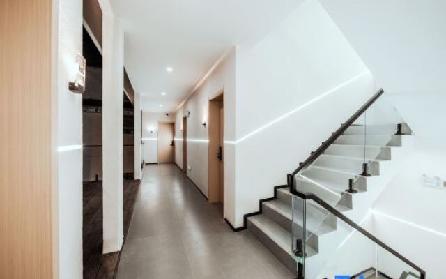 Dali Cangwu Time Smart Homestay (Gucheng Branch)