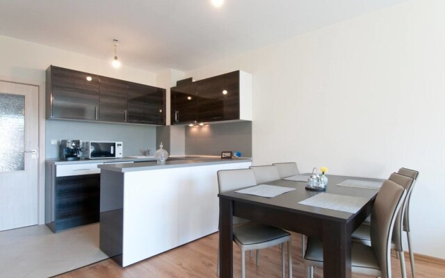 Fm Premium 1-Bdr Apartment - Banishora District