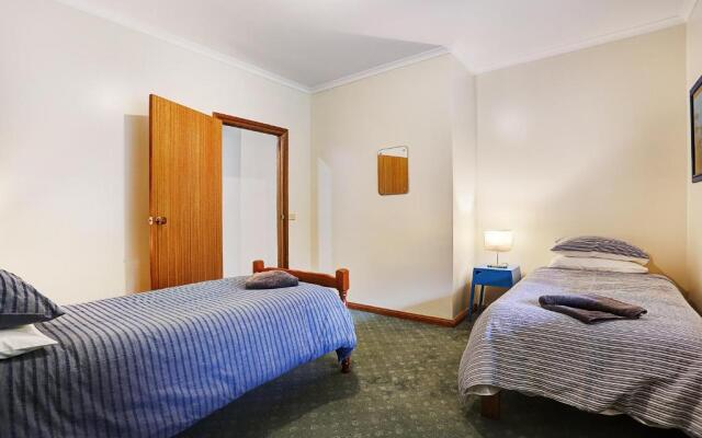 Farm Stay & Iconic Water Views - 32 Zachary Drive