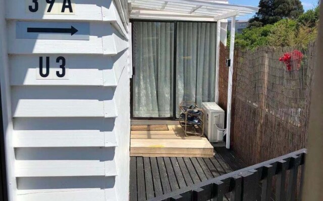 Takapuna Central Spacious & New Home 3