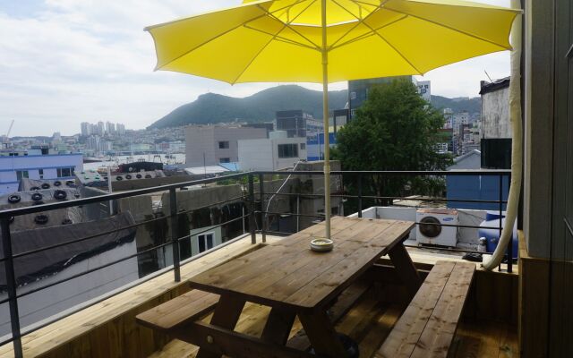 24 Guesthouse Nampo Station