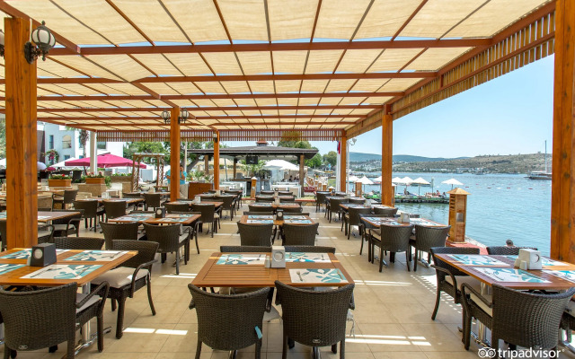 Отель Costa Luvi 