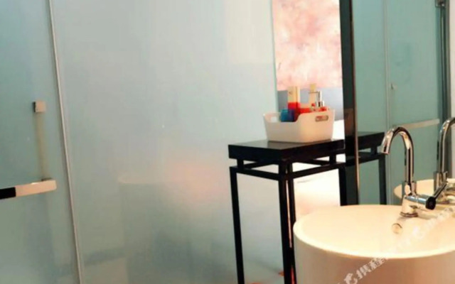 Roland Fashion Hotel (Tonghuai Subway Station T10 Tanshili Shopping Center Store)