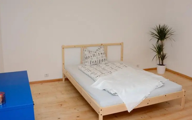 Jacks Lake & Mountain (JLM) Hostel