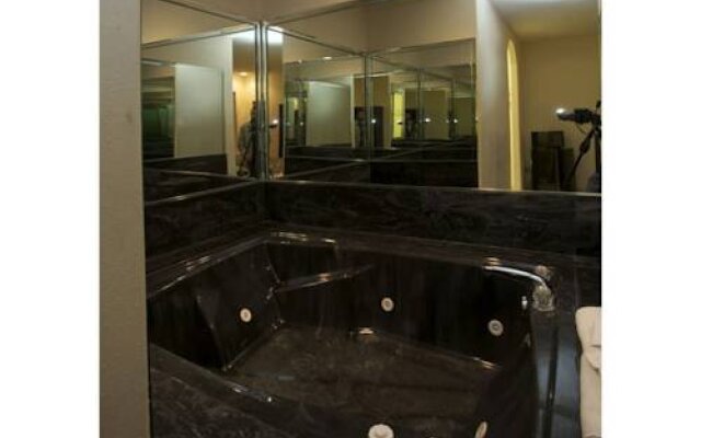 Redwood Suites