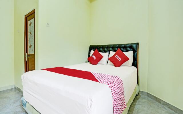 Puri Amalia by OYO Rooms