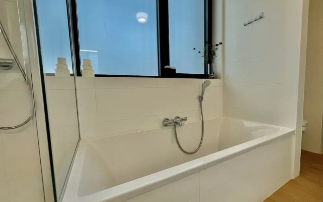 One Lux Stay near Diamond District