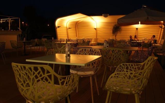 Hotel California Club by Chevalet