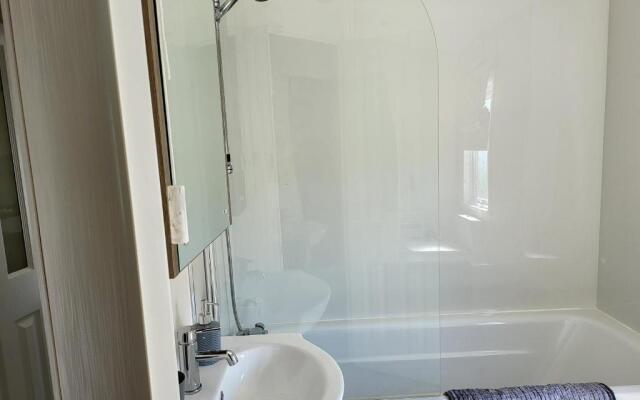 2br-sleeps6-fireplace-parking-patio-seaside