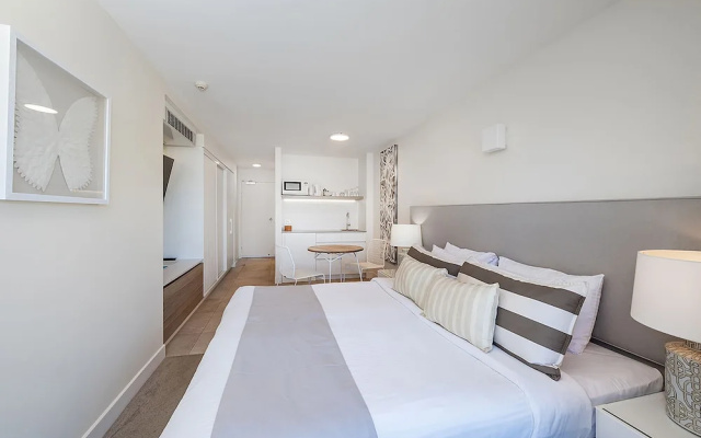 Apartments on Hastings – Guest Rooms – Hastings Street