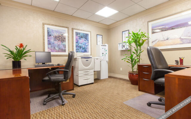 Toluca Hills Apartments By Avalon