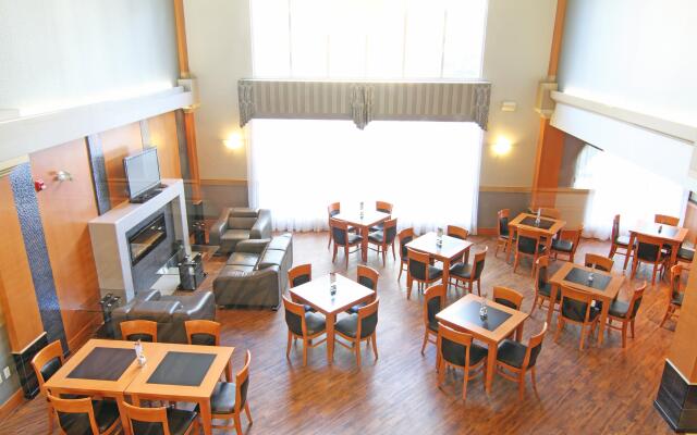 Holiday Inn Express Hotel & Suites Calgary S-Macleod Trail S by IHG