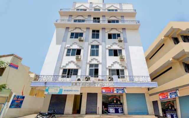 Oyo 40720 Hotel Srs Regency