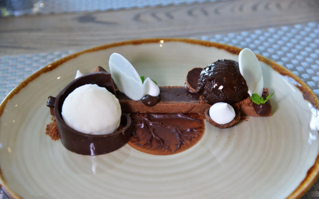 Courtyard Hotel Waterfall City