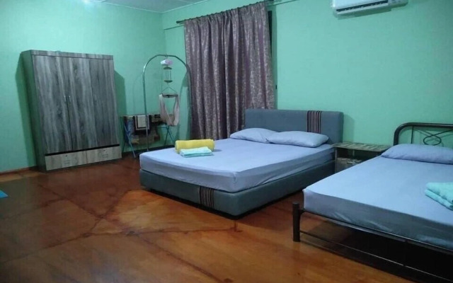 OYO 90215 Awani Homestay