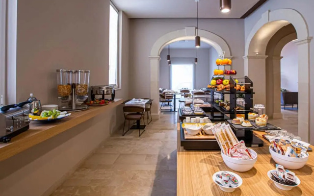 Charme Simon Bolivar