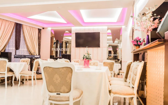 Paradise Hotel