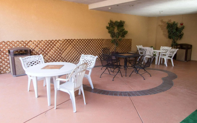 Comfort Suites Visalia Convention Center