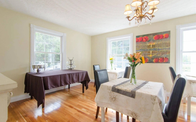 Windsong Manor Bed & Breakfast