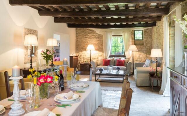 Luxury Villa Inside a big Estate Airco Heated Pool-villa Savino