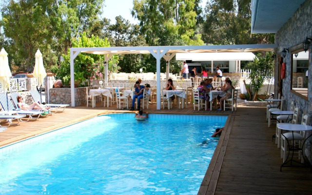 Naiades Almiros River Hotel